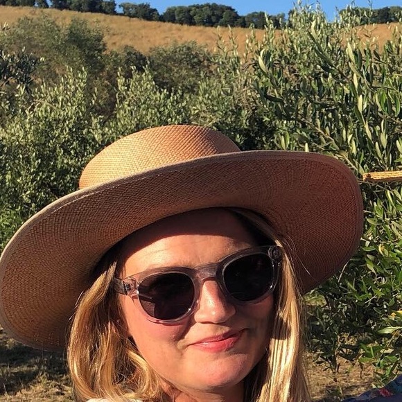 Meet your Posher, Jennifer - Picture 1 of 1